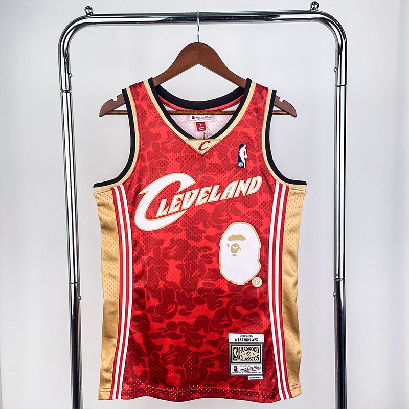 Regata Mitchell & Ness x BAPE - Cleveland - Rei da Pelada