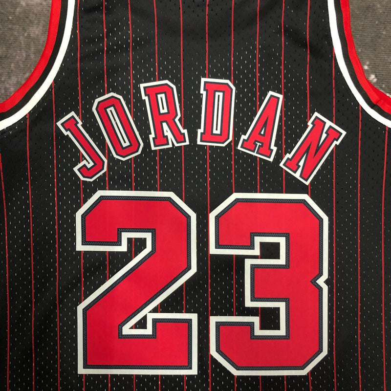 Regata Chicago Bulls Alternative Mitchell & Ness 95/96 - Rei da Pelada