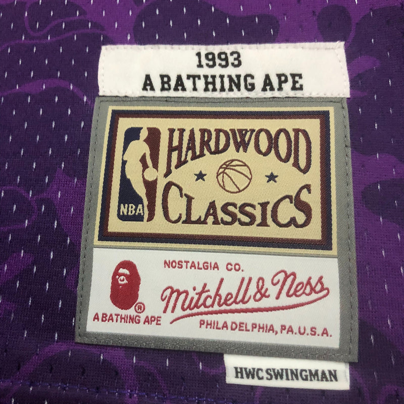 Regata Mitchell & Ness x BAPE - Los Angeles Lakers Roxo - Rei da Pelada