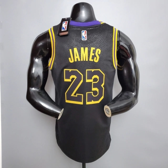 Regata NBA Los Angeles Lakers 2021 - LeBron James nº 23 - Mamba Negra Swingman Edition - Preta -